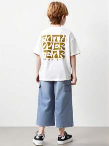 Set de 2 prendas casuales para niños: Camiseta con estampado gráfico y pantalones capri de mezquilla retro, verano