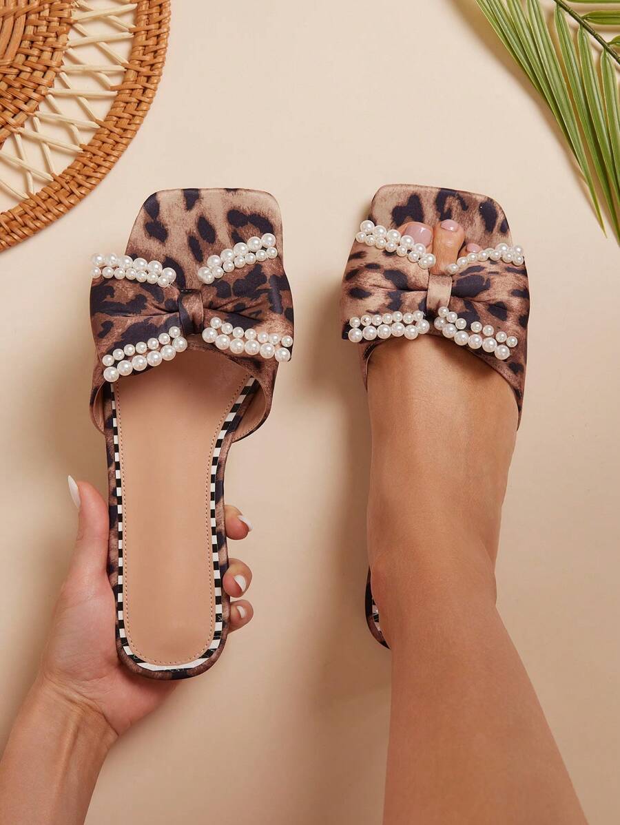 SHUZIA Sandálias rasteiras femininas com estampa de leopardo e gravata borboleta - Multicolorido - Ver 1