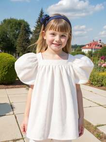 SHEIN Kleine Mädchen Süßes und niedliches 2-teiliges Set aus A-Linien-Oberteil und Shorts mit quadratischem Ausschnitt und Puffärmeln, besticktem Stoff, geeignet für den Sommer und für draußen, Cut Out