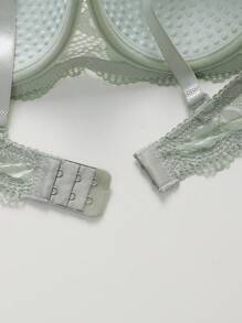 Ensemble de lingerie en dentelle (avec armature, culotte triangulaire)