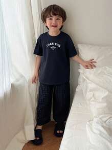 DAZY 2 piezas Conjunto de ropa para niño pequeño con top de punto de manga corta con estampado de letras y pantalón tejido a cuadros para usar en casa, primavera/verano