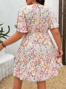 SHEIN Clasi Plus Size V-Neck Short Sleeve Dress, Fashion For Summer - Multicolor - View 2