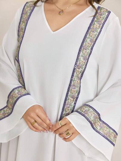 Al Najma 女式 V 领喇叭袖刺绣蕾丝拼接宽松舒适优雅大码土耳其和阿拉伯连衣裙，端庄的长袍