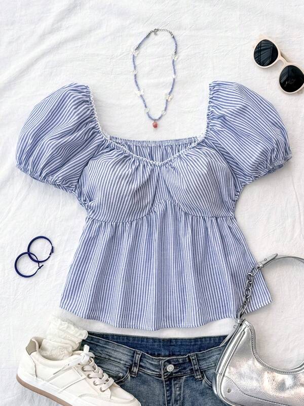 SHEIN Blusa de camisa de rayas azul y blanco con cuello cuadrado, adorno de volantes, pecho fruncido, mangas abultadas y forma de línea A para niñas adolescentes, adecuada para playa, vacaciones y atuendos de verano