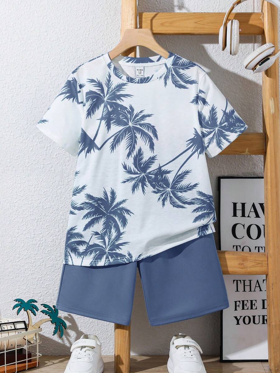SHEIN Leap Crew 2 Pezzi Set di Maglietta a Girocollo a Maniche Corte e Pantaloncini con Stampa di Palme per Ragazzo Tween, Adatto per Estate Casual, Uscite, Scuola, Abbinabile e Versatile - blu polveroso - Visualizzare 1