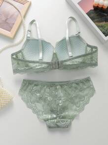 Ensemble de lingerie en dentelle (avec armature, culotte triangulaire)