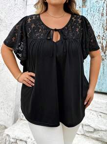 SHEIN CURVE+ Áo thun tay bèo nhún họa tiết hoa thêu hoa cỡ lớn dành cho nữ, mặc khi đi nghỉ ở bãi biển khi tốt nghiệp - màu đen - Xem 4