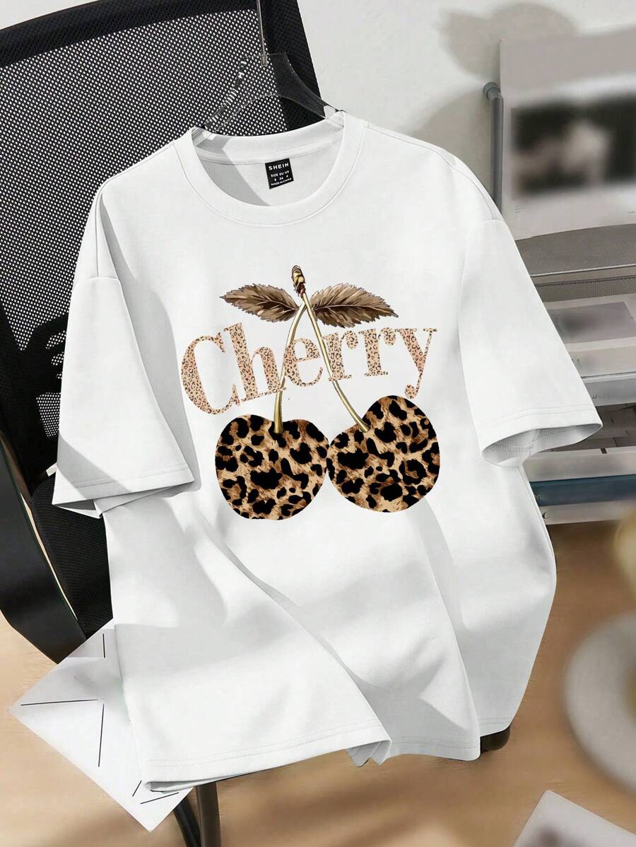 SHEIN EZwear Camiseta holgada de manga corta con cuello redondo y estampado de cerezas para mujer, de estilo minimalista casual, adecuada para el verano - Blanco - Ver 1