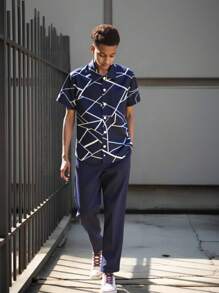 SHEIN 2 件套男童几何线条印花短袖衬衫和裤子套装，休闲通勤 - 彩色 - 查看 1