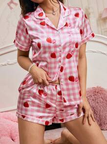 SweetSlumber Pigiama da donna a 2 pezzi composto da camicia a maniche corte con bottoni e stampa a quadri e fragole, e pantaloncini corti - Multicolore - Visualizzare 4
