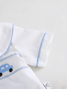 SHEIN Playful Pals 2 件套幼儿男童服装 - 中式领汽车印花衬衫搭配蓝色梭织短裤套装，适合宝宝在派对、婚礼、正式活动中作为花童服装穿着 - 彩色 - 查看 4