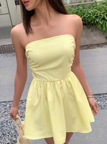 SHEIN Privé Plus Size Solid Color Strapless Pleated Hem Casual Mini Dress - Yellow - View 5