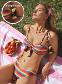 SHEIN Swim 2 pezzi Set di costumi da bagno con stampa a righe arcobaleno, lacci e decorazione floreale, stile sexy, carino e casual per le donne - Multicolore - Visualizzare 2