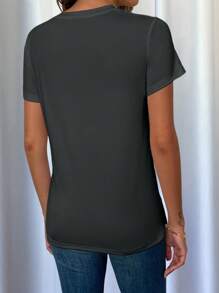 Glissea Blusa de mujer 'He sobrevivido a demasiadas tormentas para ser...' Camiseta gráfica de manga corta