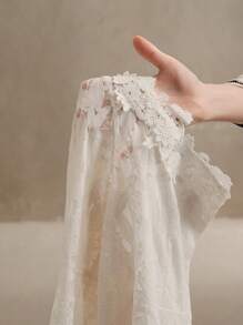 Anewsta 女士优雅现代浪漫镂空花卉 3D 花朵拼接束腰喇叭袖衬衫，适合春季女士、优雅、节日、复活节、度假 - 白色 - 查看 8