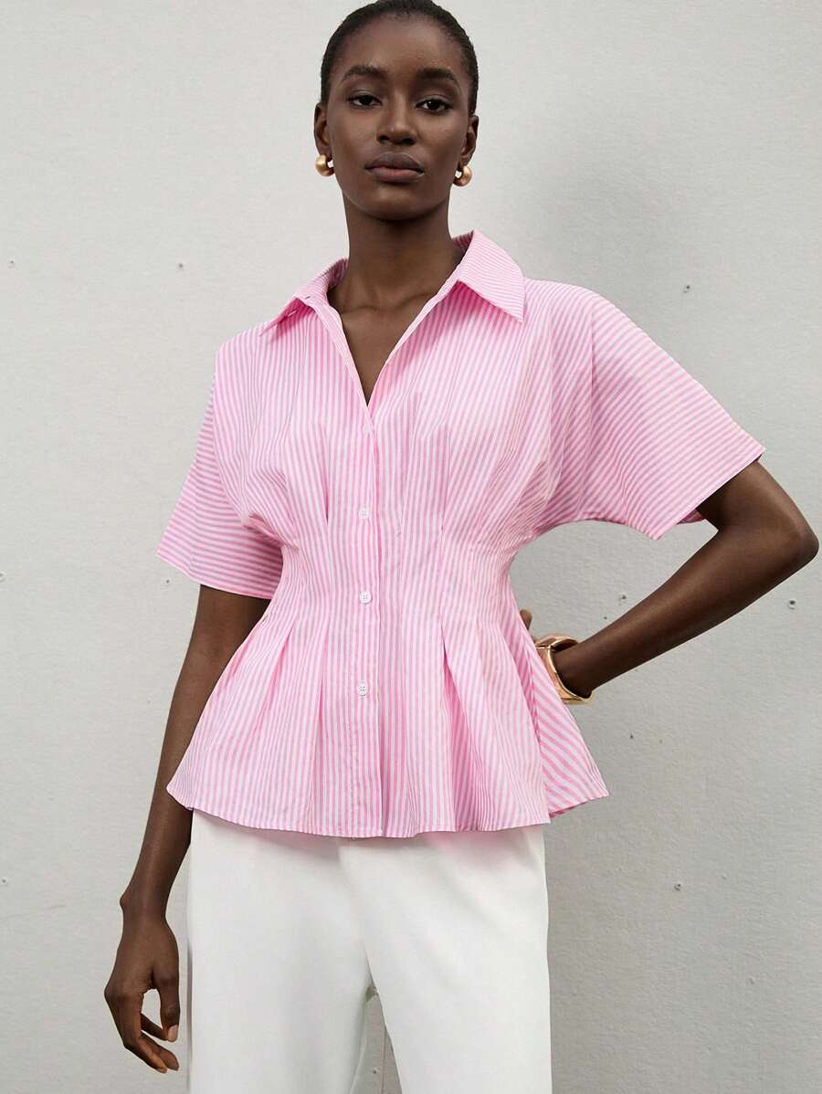 Aveloria Modichic 撞色条纹腰部褶饰设计时尚休闲通勤夏季短袖翻领宽松下摆女式衬衫