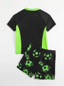 Traje de baño para niños pequeños con estampado de fútbol de manga corta y shorts (estampado fijo)