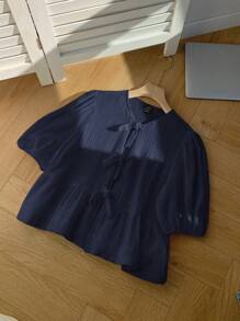 Comfortcana Camisa casual de verano para mujer de tela de lino arrugada con cuello redondo, mangas abullonadas y cintura con lazo