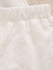 SHEIN Kleine Mädchen Süßes und niedliches 2-teiliges Set aus A-Linien-Oberteil und Shorts mit quadratischem Ausschnitt und Puffärmeln, besticktem Stoff, geeignet für den Sommer und für draußen, Cut Out