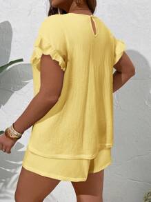 EMERY ROSE Conjunto de 2 piezas de blusa de cuello redondo con mangas con volantes y textura de unicolor, y shorts casuales para vacaciones, talla grande para mujer - amarillo ganso - Ver 2