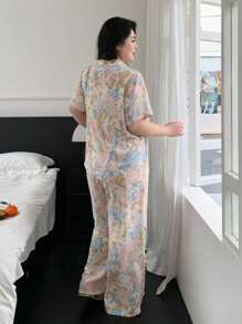 Dazy Plus Conjunto de pijama con parte superior de manga corta holgada de cuello vuelto con estampado floral y pantalón