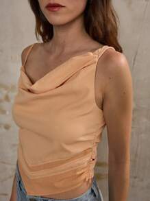 Nöista 垂坠领口修身上衣，完美搭配早午餐，搭配中长裙和凉鞋，打造清新造型。搭配舒适长裤和运动鞋，打造机场造型也十分理想。 - 珊瑚橙 - 查看 3