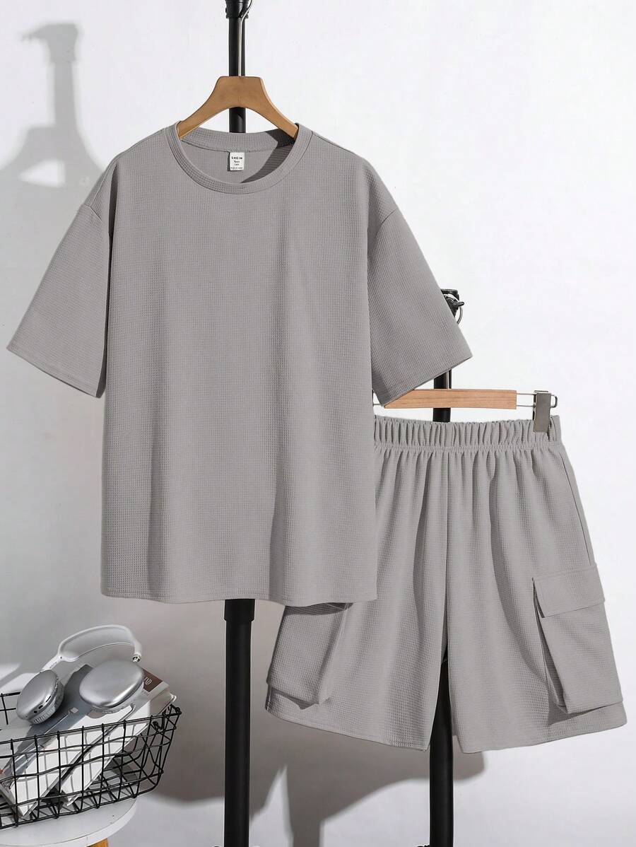 SHEIN Teen Boy Plain Color Short Sleeve T-Shirt And 3D Pocket Cargo Shorts 2 Pieces Set - Grey - View 1