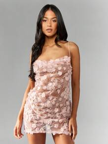 MISSGUIDED 3D立体花卉贴花迷你连衣裙，吊带心形领口，修身设计，适合派对、特殊场合、春夏婚礼宾客穿着。 - 粉色 - 查看 5