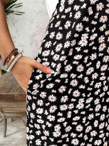 SHEIN LUNE Plus Size Women's Casual Ditsy Floral Jumpsuit With Spaghetti Straps American Flag USA 4th Of July Outfits Th Of July / Red White Blue Graduation Outfit