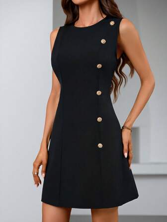 SHEIN Privé 时尚高端通勤无袖连衣裙，配有金属扣、弧形腰线和伞形下摆，适合女士，夏季连衣裙优雅