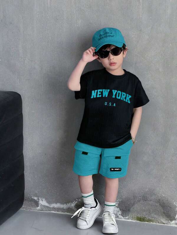 SHEIN Tween Boy Loose Casual Crew Neck Graphic Print Short Sleeve T-Shirt And Shorts 2 Pieces Set