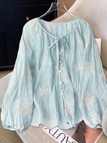 SHEIN LUNE Bluză cu mâneci lungi, cu cravată în față, cu mâneci lungi, brodate, de dimensiuni mari, potrivită pentru vacanță - Albastru - Vizualizare 3