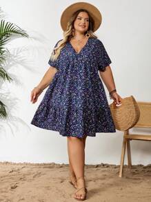 SHEIN CURVE+ Vestido de mujer talla grande de estilo de vacaciones de verano corto con estampado pequeño de flores morado para ir a la escuela, ropa de trabajo de maestras, vestidos de sol para mujer, atuendos de playa para mujer, vestidos de playa, atuendos de vacaciones en la playa, accesorios de playa, graduación, vestido para té - Azul - Ver 5