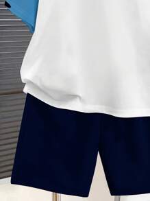 SHEIN Conjunto informal de 2 piezas para niño preadolescente que incluye camiseta de manga corta con cuello redondo y estampado de dinosaurios de dibujos animados, y pantalones cortos, adecuado para el verano
