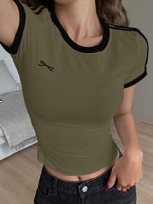 DAZY Áo thun nữ mùa hè thường ngày họa tiết chắp vá nhiều màu in nơ ôm vừa vặn - Màu xanh Ô liu - Xem 2