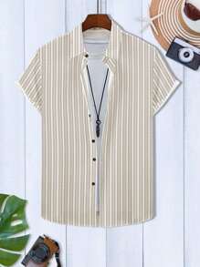 Manfinity RSRT Herren Sommer lässiges gestreiftes Kurzarm Shirt