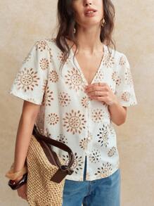 Écloséra Elegant V-Neck Short Sleeve Fitted Embroidered Hollow-Out Front Button Down Blouse, Spring/Summer For Women - White - View 4