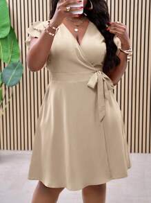 Slaydiva Vestido de talla grande con estilo envolvente, cintura anudada, volantes dobles y silueta en A, para primavera/verano y vacaciones - Caqui - Ver 5