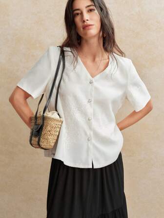 Écloséra 法式复古纯色刺绣V领珍珠装饰纽扣女式衬衫