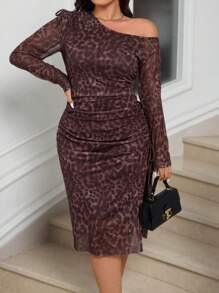 SHEIN PETITE CURVE Vestido de verano de manga larga con estampado de leopardo y hombro oblicuo para mujer talla grande