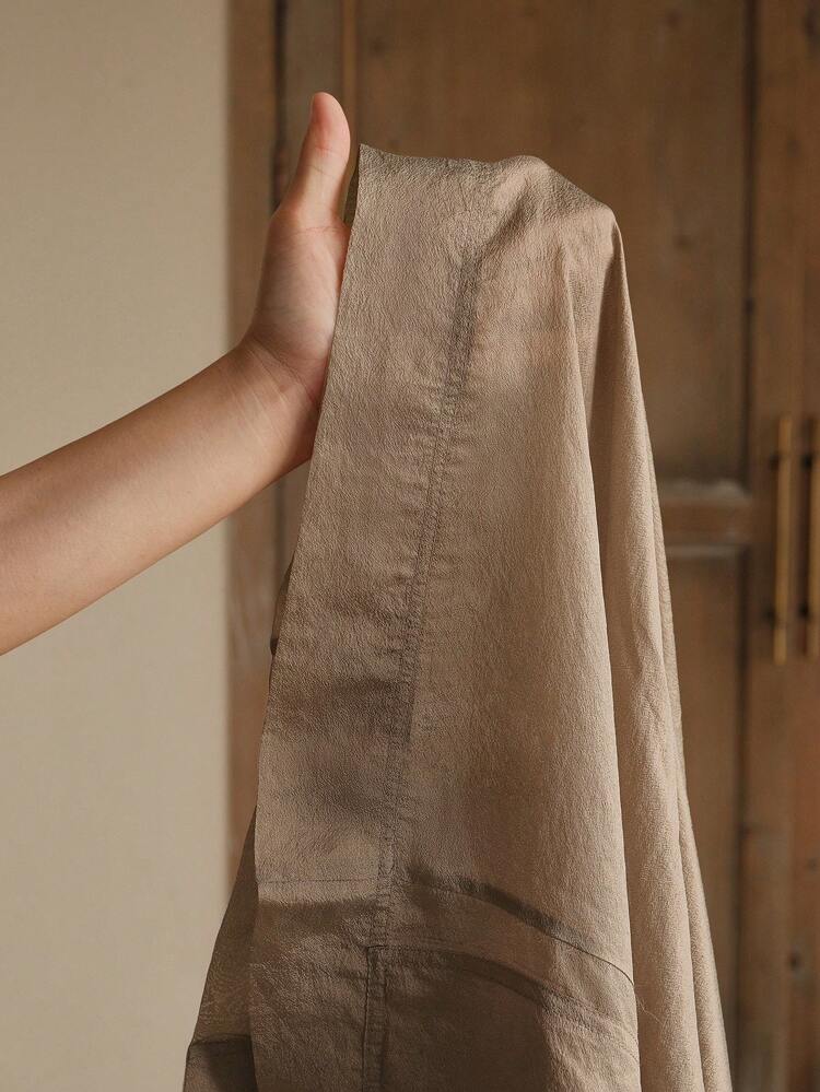 Marynarka damska w kolorze khaki, podkreślająca talię, w nowoczesnym stylu "old money", na wiosnę i lato – klasyczna, elegancka, "old money", na ukończenie szkoły, na co dzień