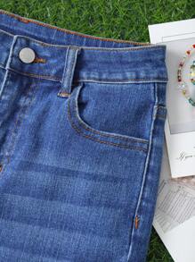 SHEIN Tween Girls Summer Festival Rainbow Print Blue Denim Elastic Skinny Denim Jeans Shorts With Rolled Hem,Tween Girl Summer Casual Shorts Outfits,Girls Beach Boho Vacation Rave Concert Festival Outfits - Light Wash - View 4