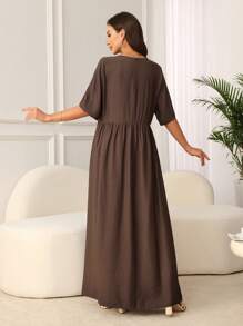 Lacomfia Gaun Maxi Caftan Cokelat Panjang Longgar dengan Leher Bulat dan Motif Bunga Patchwork - Coklat - View 2