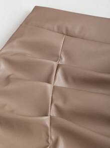 Sweetra 优雅复古高腰褶皱巴西 PU 皮革侧开衩喇叭形 A 字迷你裙，适合 Y2K 女士 - 卡其色 - 查看 4