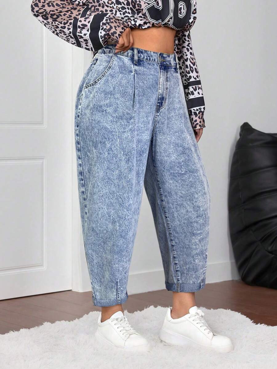 SHEIN EZwear EZwear Plus Size Black Tapered Capri Relaxed Fit Jeans Women High Waist Plicated Detail Roll Hem Pants S Casual Commuter Pants - Light Wash - View 1