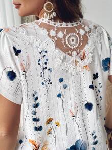 SHEIN VCAY Maglietta casual da donna taglie forti con stampa floreale, inserti in pizzo e maniche corte