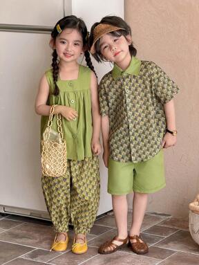 SHEIN Genkimix Kids 2pcs/Set Boys (Small) Leaf Printed Casual Fashionable Short Sleeve Shirt + Green Sporty Shorts, Spring/Summer Set
