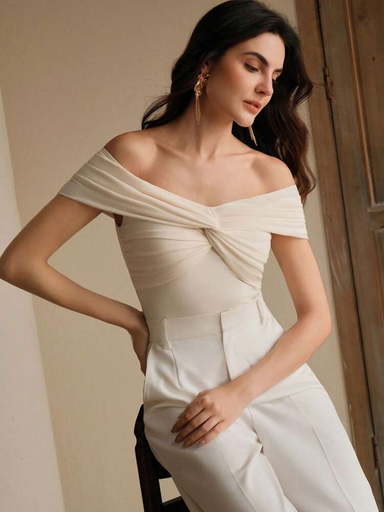 Top con hombros descubiertos elegante y de moda con detalle de retorcido, adecuado para verano, playa, festival, días festivos y uso casual