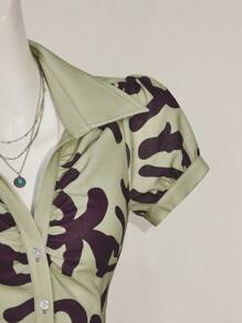 SHEIN ICON Camiseta de manga corta ajustada con botones delanteros y estampado completo de aloha hawaiano verde, estilo hippie y bohemio para mujer, verano