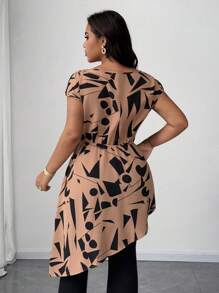 Maweii 大码女式不对称下摆扭腰休闲度假几何印花圆领短袖衬衫